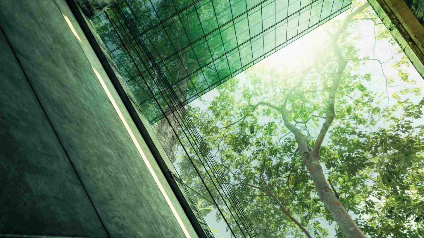 Edificio ecologico in una città moderna