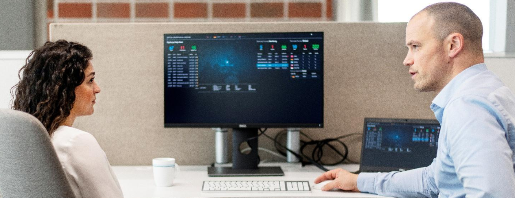 IT e software con i colleghi in ufficio