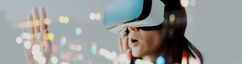 Donna con occhiali di realtà virtuale generati dall'intelligenza artificiale