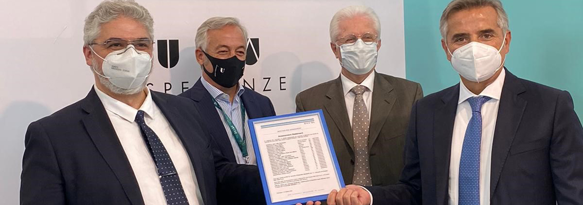 consegna attestato My Care hotel UNA