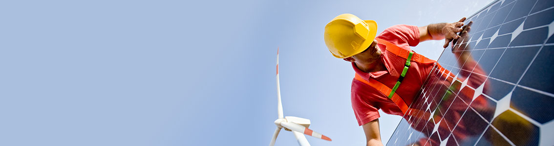 Tecnico pannello solare energia alternativa