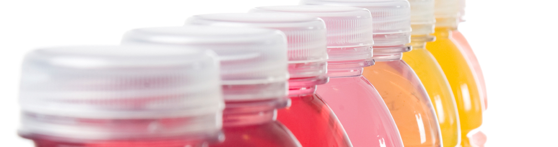 bottiglie con integratori colorati